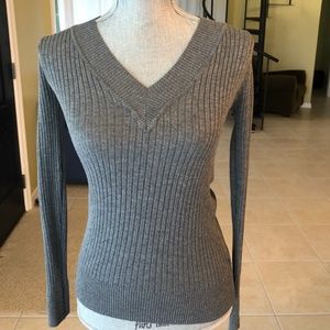 Long sleeve v neck shirt